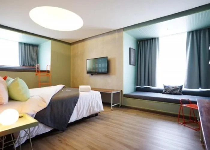 Samsen Street 4*