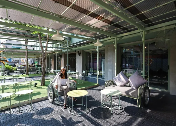 מלון Samsen Street 4*