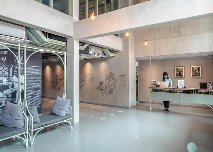 Samsen Street 4*