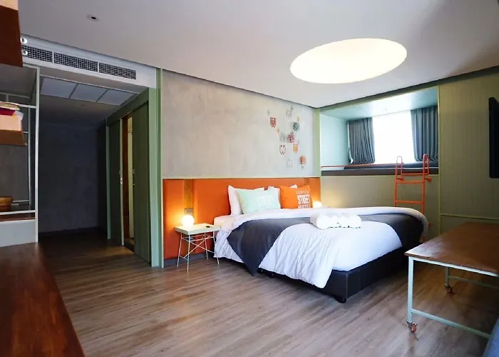 Samsen Street 4*