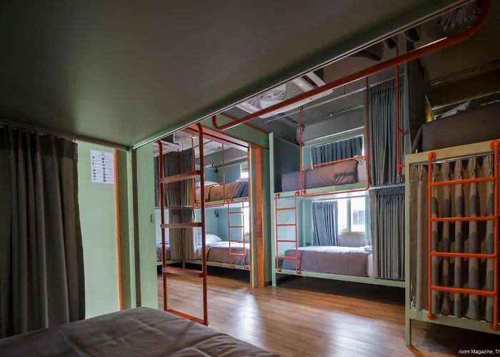 Samsen Street 4*